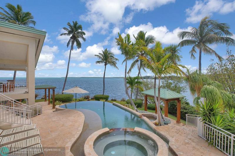  Single Family Homes Photo 72: 170 Sapodilla Dr  Islamorada,  FL 33036