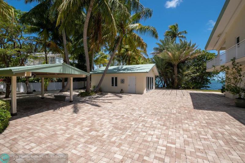  Single Family Homes Photo 8: 170 Sapodilla Dr  Islamorada,  FL 33036