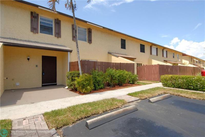  Condo & Townhome Photos