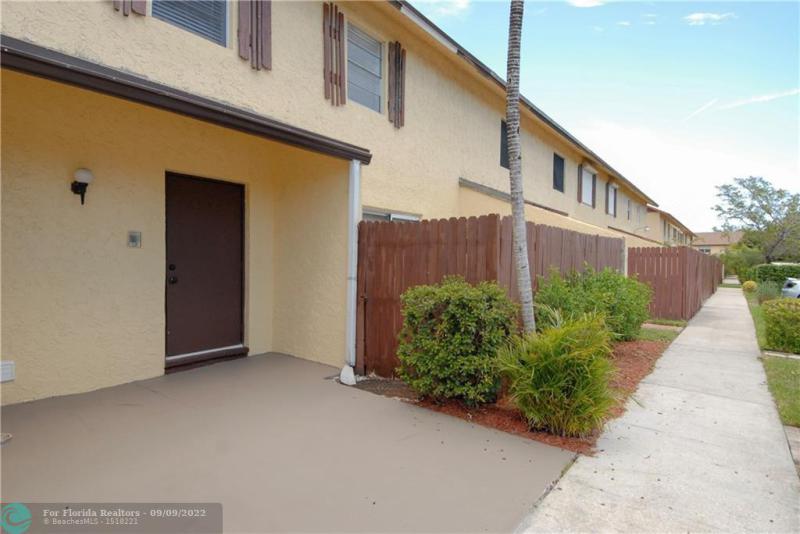  Condo & Townhome Photos