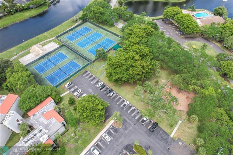  Condo & Townhome Photos