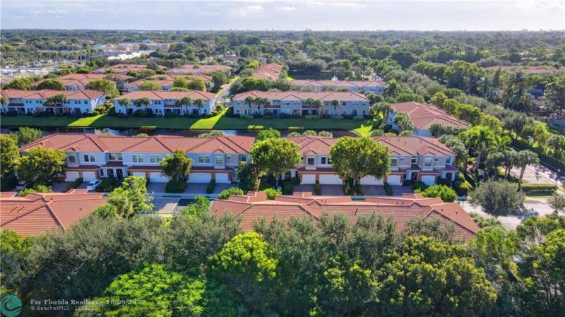  Condo & Townhome Photos