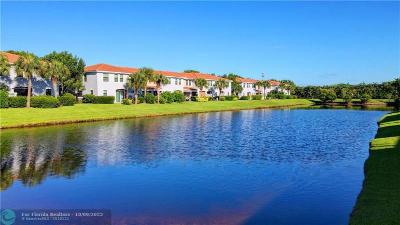  Condo & Townhome Photos