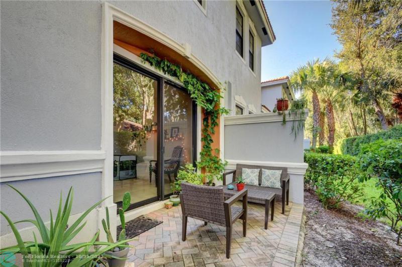  Condo & Townhome Photos