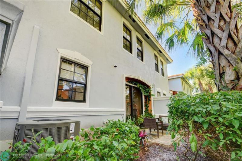  Condo & Townhome Photos
