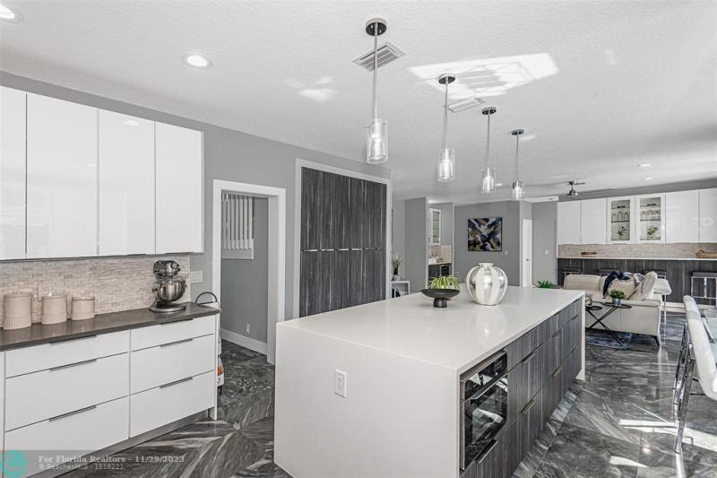  Single Family Homes Photo 10: 3541 Carlton Ln  Davie,  FL 33330