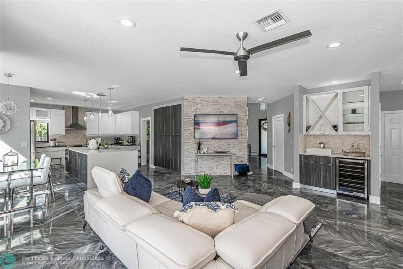  Single Family Homes Photo 13: 3541 Carlton Ln  Davie,  FL 33330