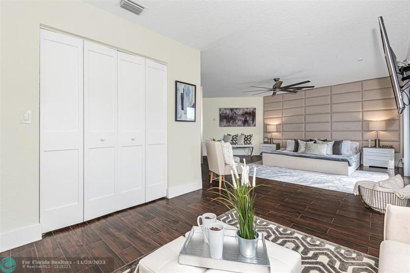  Single Family Homes Photo 19: 3541 Carlton Ln  Davie,  FL 33330