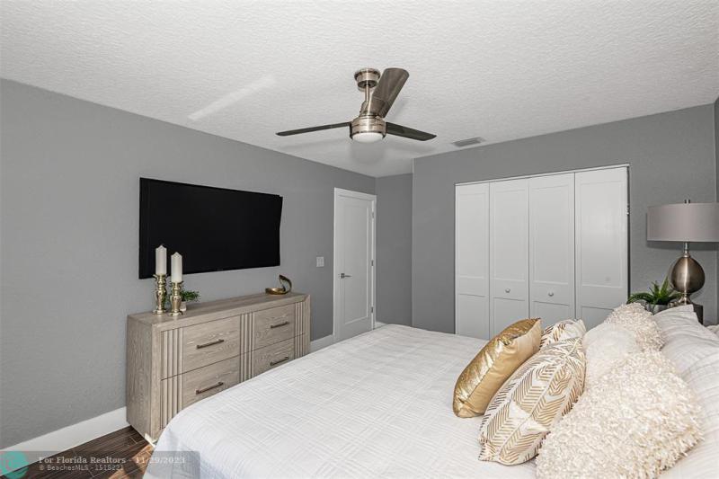  Single Family Homes Photo 27: 3541 Carlton Ln  Davie,  FL 33330