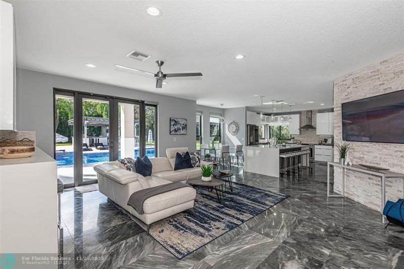  Single Family Homes Photo 7: 3541 Carlton Ln  Davie,  FL 33330