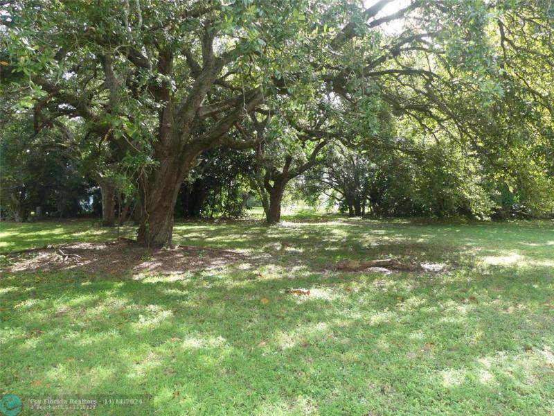  Commercial & Industrial Land Images 