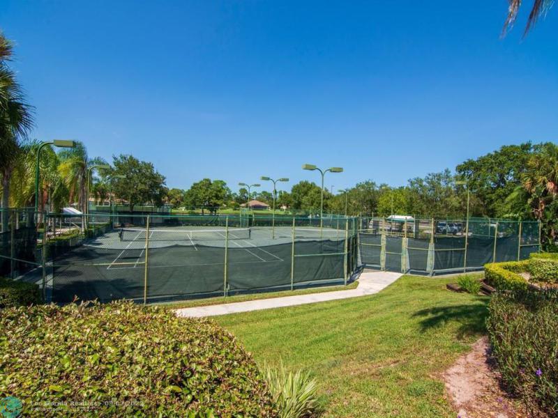  Condo & Townhome Photos