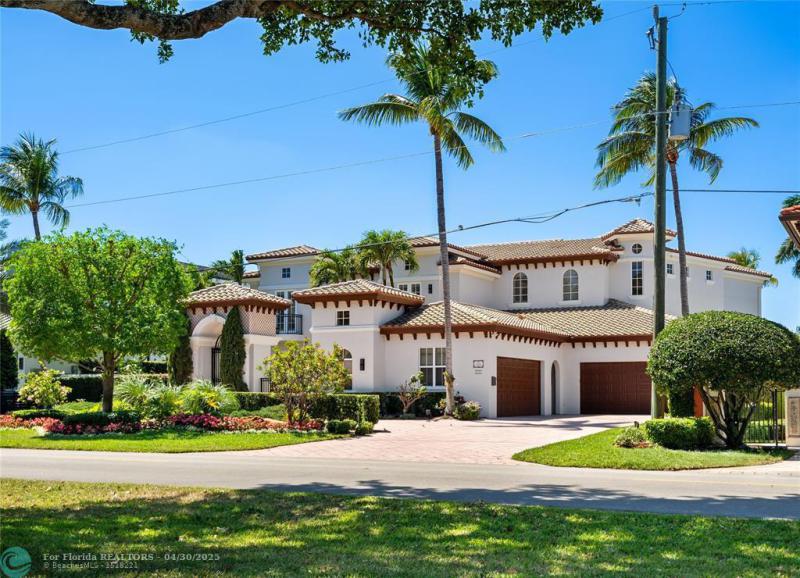  Single Family Homes Photo 2: 3111 NE 27th Ave  Lighthouse Point,  FL 33064