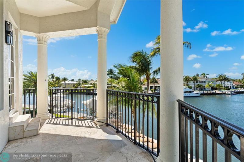  Single Family Homes Photo 41: 3111 NE 27th Ave  Lighthouse Point,  FL 33064