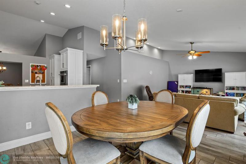  Single Family Homes Photo 13: 4188 NW 67th Ter  Coral Springs,  FL 33067