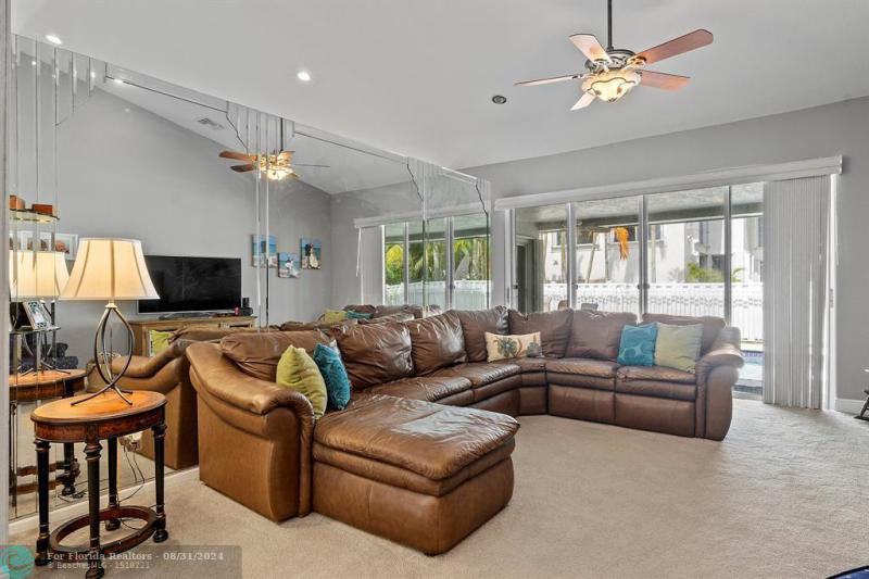 Single Family Homes Photo 15: 4188 NW 67th Ter  Coral Springs,  FL 33067