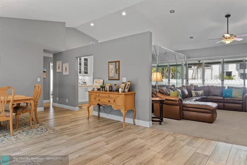  Single Family Homes Photo 18: 4188 NW 67th Ter  Coral Springs,  FL 33067