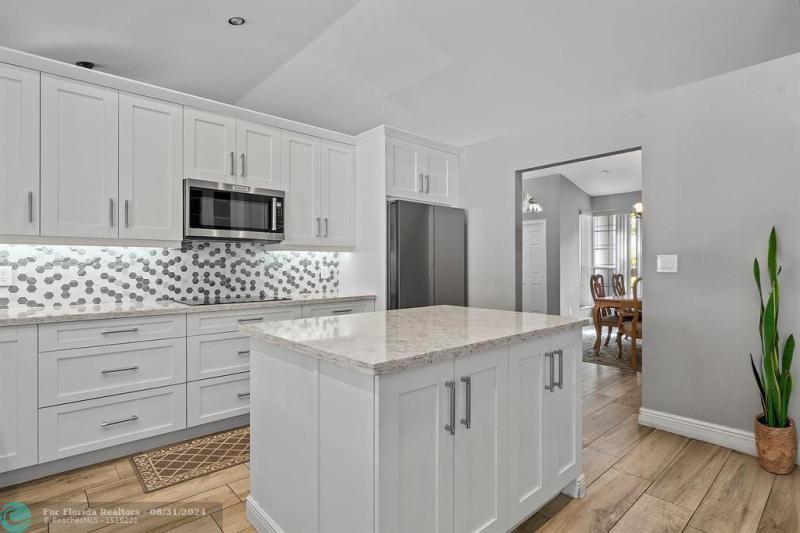 Single Family Homes Photo 5: 4188 NW 67th Ter  Coral Springs,  FL 33067