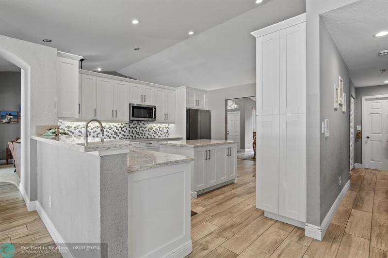  Single Family Homes Photo 7: 4188 NW 67th Ter  Coral Springs,  FL 33067