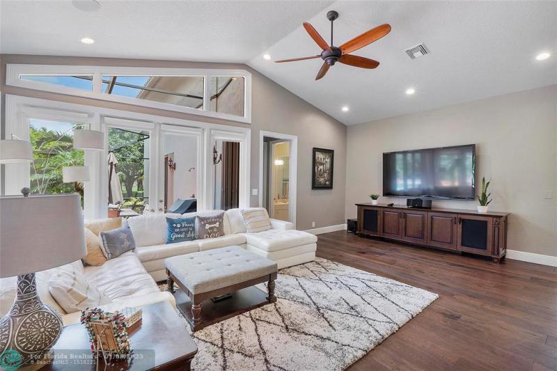  Single Family Homes Photo 12: 7577 NW 50th Ct  Coral Springs,  FL 33067