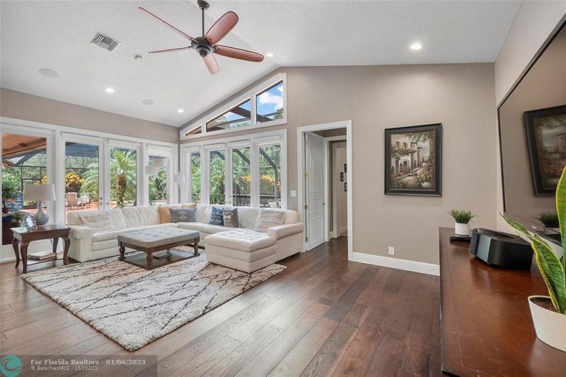  Single Family Homes Photo 13: 7577 NW 50th Ct  Coral Springs,  FL 33067