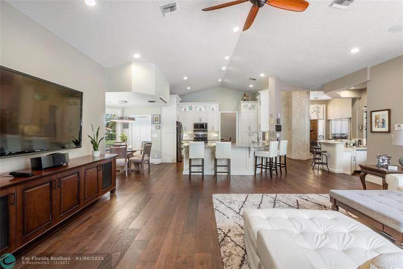  Single Family Homes Photo 14: 7577 NW 50th Ct  Coral Springs,  FL 33067