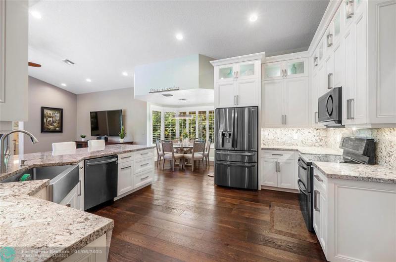  Single Family Homes Photo 17: 7577 NW 50th Ct  Coral Springs,  FL 33067