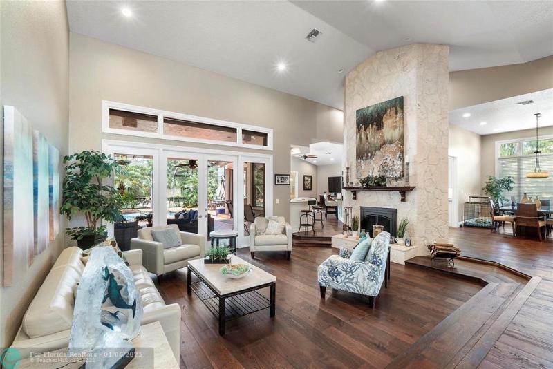  Single Family Homes Photo 8: 7577 NW 50th Ct  Coral Springs,  FL 33067