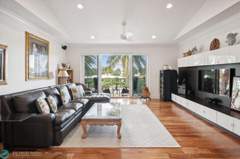  Single Family Homes Photo 16: 253 Tropic Drive  Lauderdale By The Sea,  FL 33308