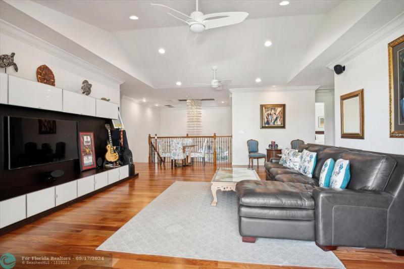  Single Family Homes Photo 17: 253 Tropic Drive  Lauderdale By The Sea,  FL 33308