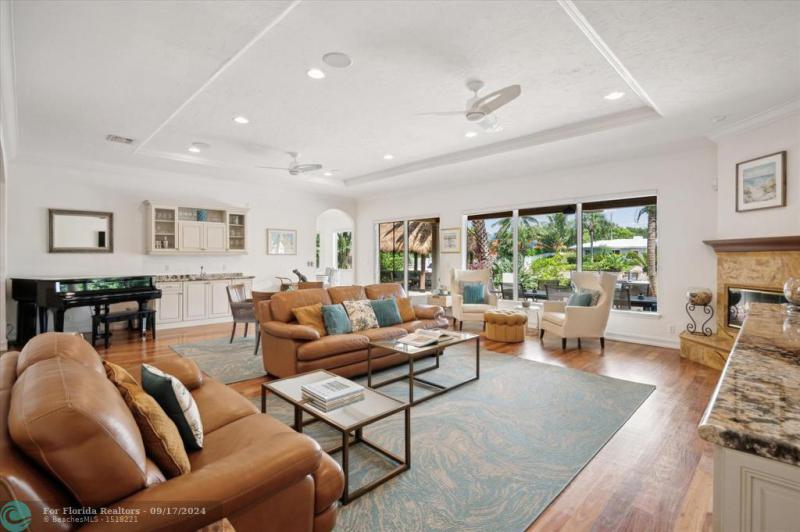  Single Family Homes Photo 2: 253 Tropic Drive  Lauderdale By The Sea,  FL 33308