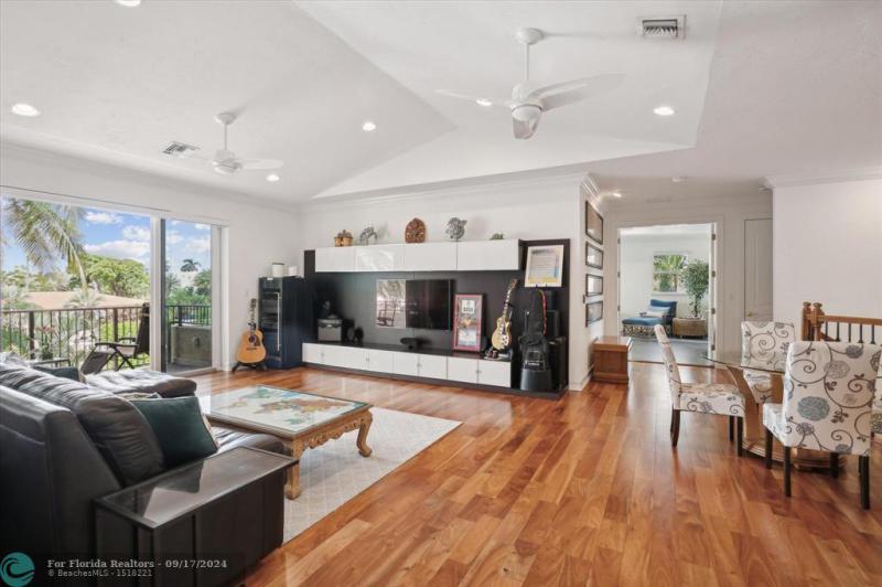  Single Family Homes Photo 5: 253 Tropic Drive  Lauderdale By The Sea,  FL 33308