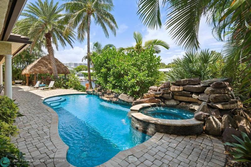  Single Family Homes Photo 6: 253 Tropic Drive  Lauderdale By The Sea,  FL 33308