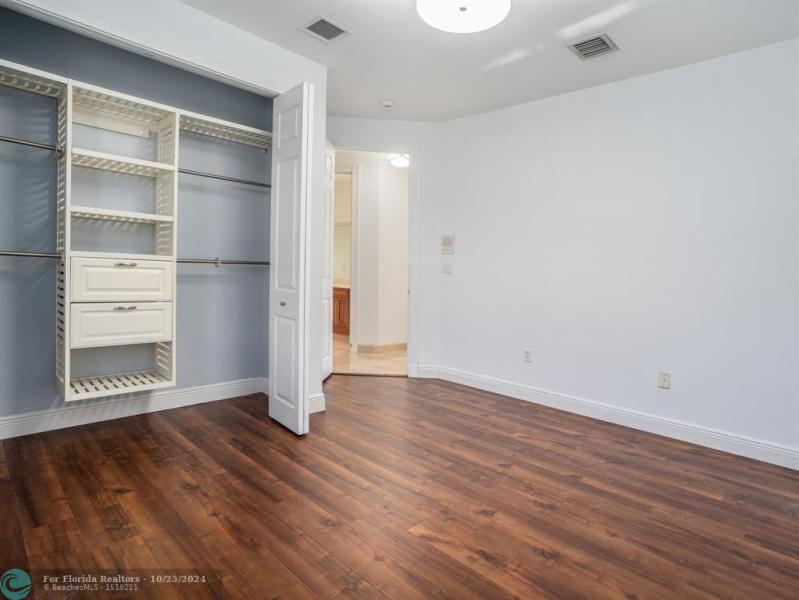  Single Family Homes Photo 21: 1151 NW 137TH AV  Pembroke Pines,  FL 33028