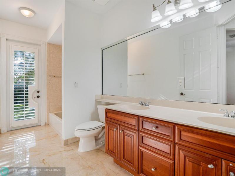  Single Family Homes Photo 22: 1151 NW 137TH AV  Pembroke Pines,  FL 33028