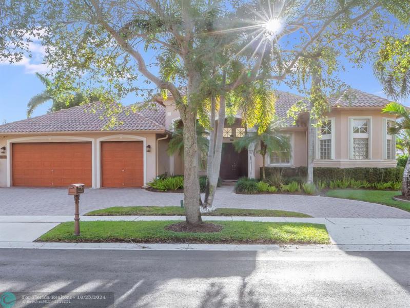  Single Family Homes Photo 3: 1151 NW 137TH AV  Pembroke Pines,  FL 33028