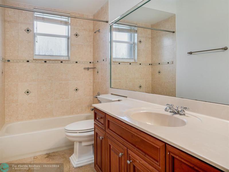  Single Family Homes Photo 35: 1151 NW 137TH AV  Pembroke Pines,  FL 33028