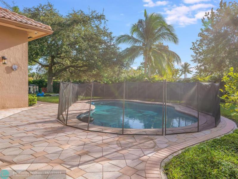  Single Family Homes Photo 37: 1151 NW 137TH AV  Pembroke Pines,  FL 33028