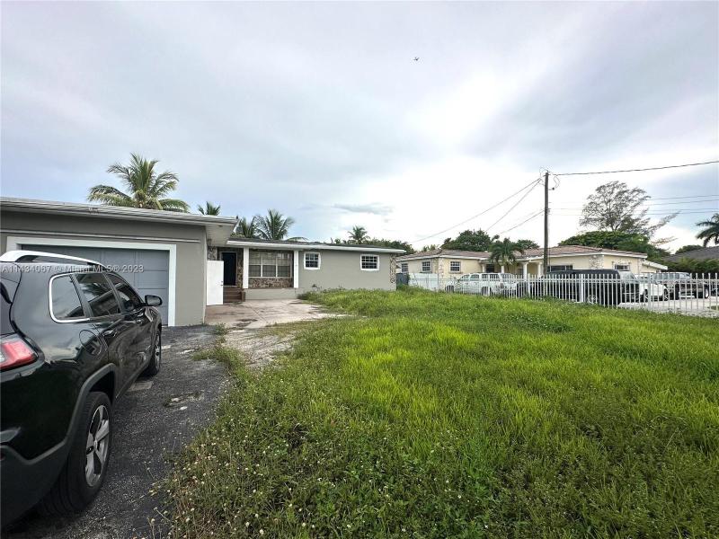  Single Family Homes Photo 5: 250 N Biscayne River Dr  Miami,  FL 33169
