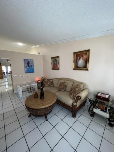  Single Family Homes Photo 4: 8831 NW 114th St  Hialeah Gardens,  FL 33018