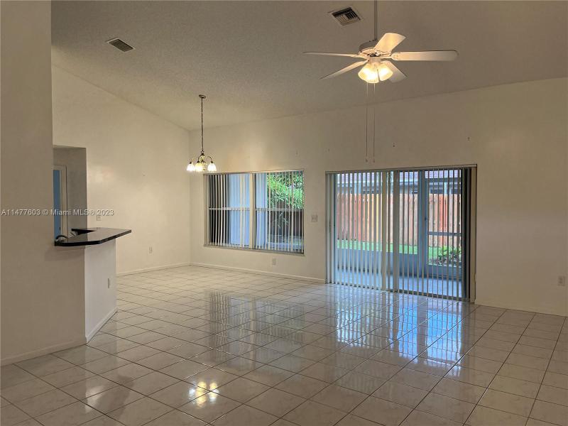  Single Family Homes Photo 16: 6421 NW 52nd Ct  Lauderhill,  FL 33319