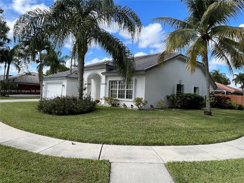  Single Family Homes Photo 3: 6421 NW 52nd Ct  Lauderhill,  FL 33319