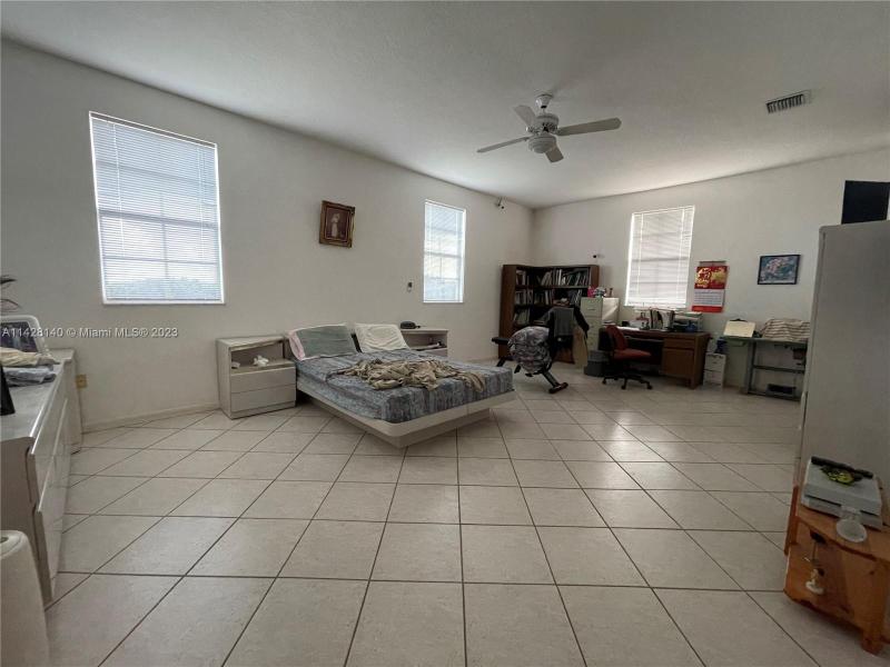  Single Family Homes Photo 12: 33300 SW 202nd Ave  Homestead,  FL 33034