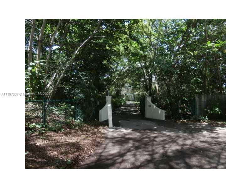  Single Family Homes Photo 3: 15000 Old Cutler Rd  Palmetto Bay,  FL 33158