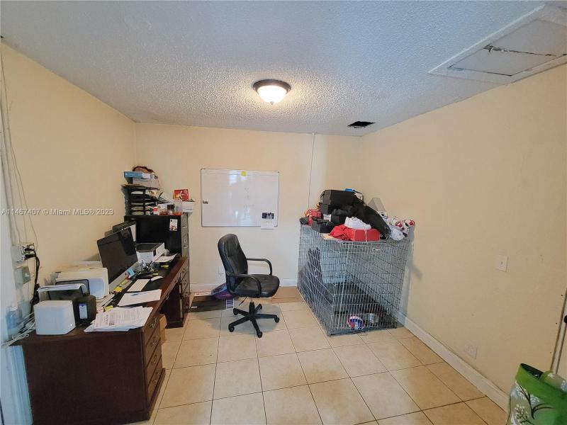  Single Family Homes Photo 10: 6809 Merion Ct  North Lauderdale,  FL 33068