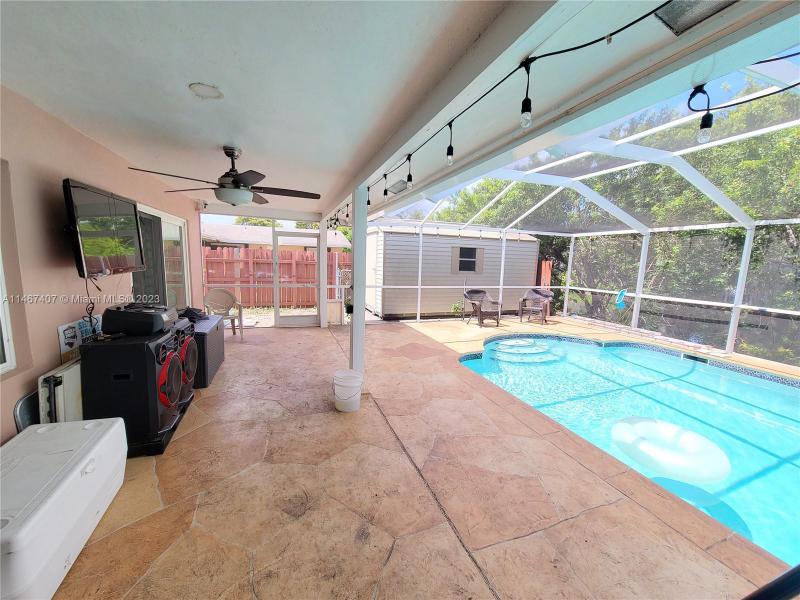  Single Family Homes Photo 16: 6809 Merion Ct  North Lauderdale,  FL 33068