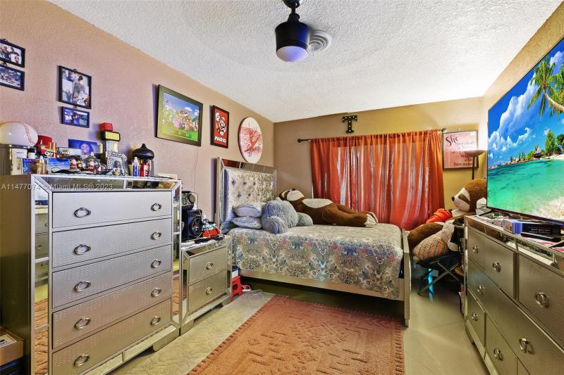  Single Family Homes Photo 15: 6351 SW 10th Ct  North Lauderdale,  FL 33068