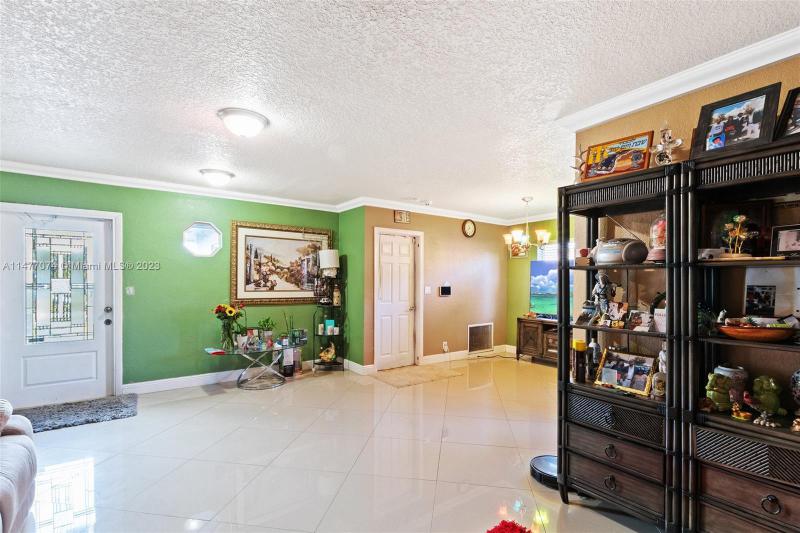  Single Family Homes Photo 6: 6351 SW 10th Ct  North Lauderdale,  FL 33068