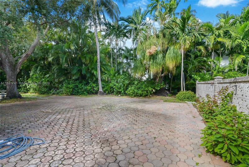  Single Family Homes Photo 9: 165 Biscay Dr  Bal Harbour,  FL 33154