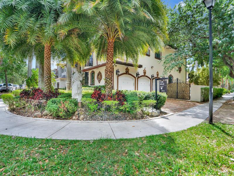  Single Family Homes Photo 23: 8618 NW 168th Ter  Miami Lakes,  FL 33016